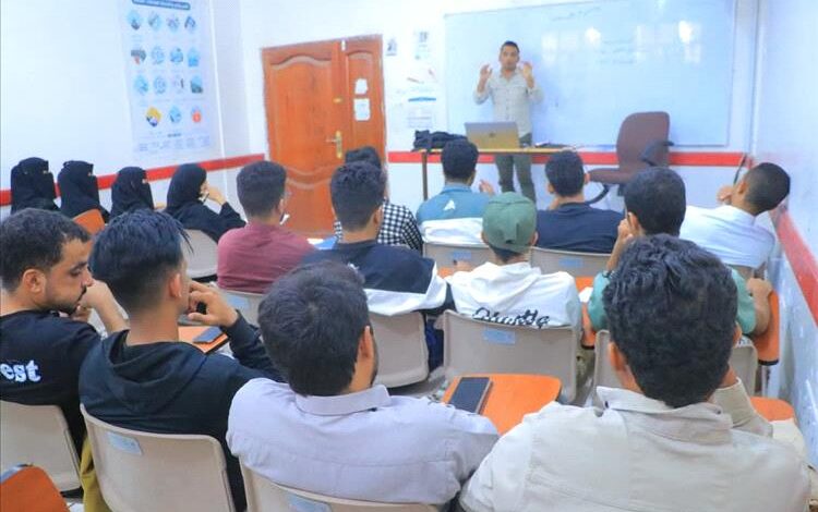 جامعة إقليم سبأ تتجه لافتتاح كلية إعلام.. واختتام أول دورة تطبيقية لطلاب الصحافة بمأرب