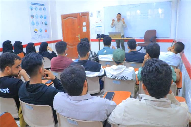 جامعة إقليم سبأ تتجه لافتتاح كلية إعلام.. واختتام أول دورة تطبيقية لطلاب الصحافة بمأرب