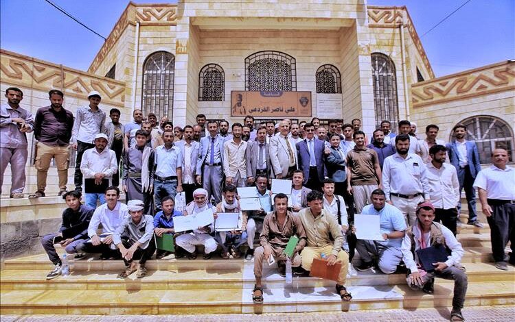 جامعة إقليم سبا تُكرم 92 موظفًا وعاملاً متميزًا احتفاءً بعيد العمال العالمي