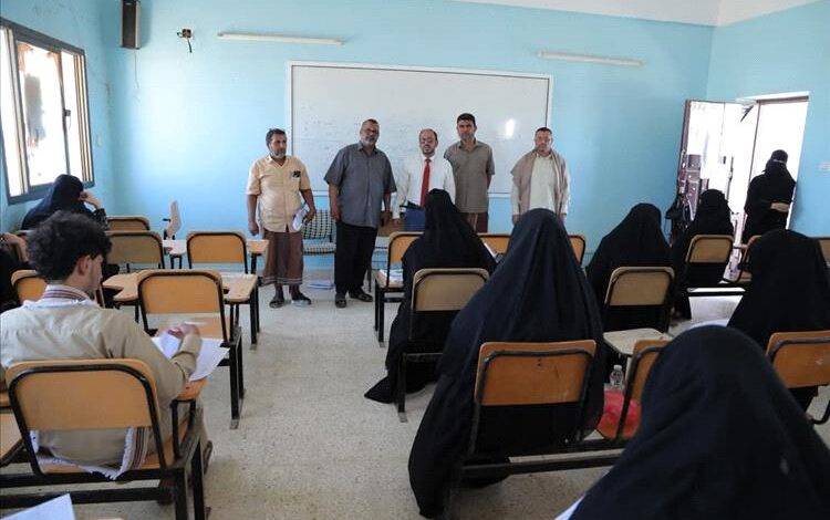 جامعة المهرة تدشّن امتحانات الفصل الدراسي الثاني بكلية التعليم المفتوح