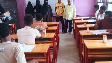 جمعية نهضة المسيمير تقوم بتوزيع المياه والعصائر للطلاب بمركز إمتحان ثانوية مجمع الفتح بالمسيمير خنفر