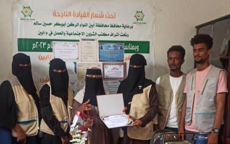 جمعية نهضة المسيمير تكرم رئيسة مؤسسة رؤيا المستقبل "فلسطين بركات"