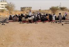 جموع المصلين في غول بن لغلق بعاصمة شبوة عتق يصلون صلاة الاستسقاء صباح اليوم السبت