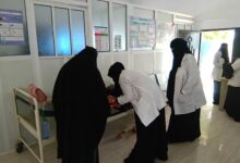 جهود مستشفى زنجبار في استقبال حالات الإسهال والحميات رغم شح الإمكانيات