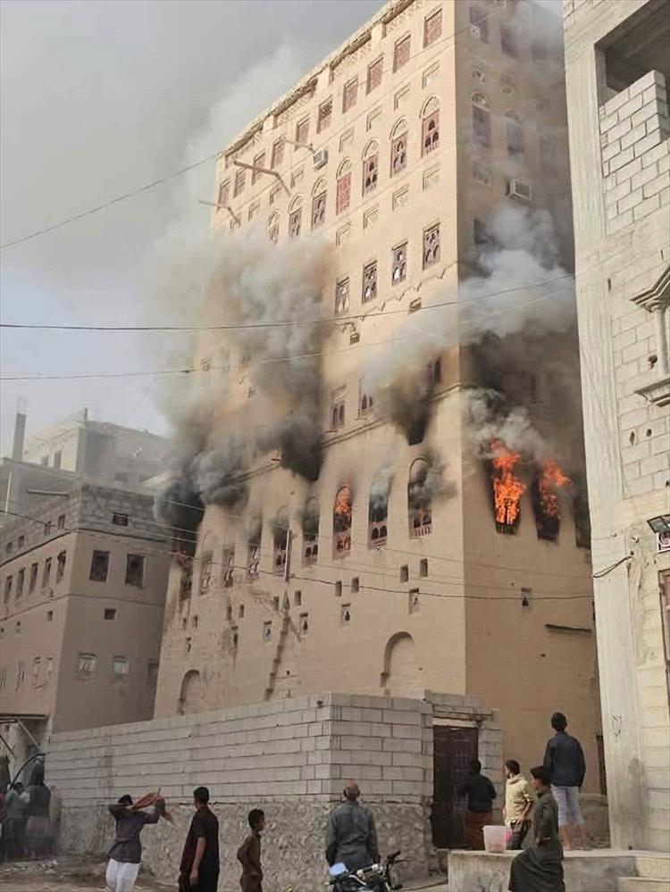 حريق هائل يلتهم منزل بحوطة شبوة بسبب ماس كهربائي