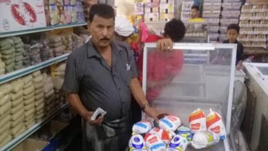 حملة ميدانية في عزان تضبط تلاعبا بالأسعار وبضائع منتهية الصلاحية