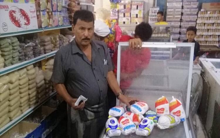 حملة ميدانية في عزان تضبط تلاعبا بالأسعار وبضائع منتهية الصلاحية