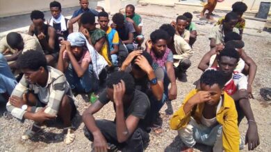 خفر السواحل يلقي القبض على قارب محمّل بمهاجرين غير شرعيين بالقرب من باب المندب