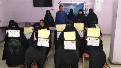 دائرة المرأة والطفل بانتقالي أبين تكرم عددا من العاملات المتميزات في عملهن المهني