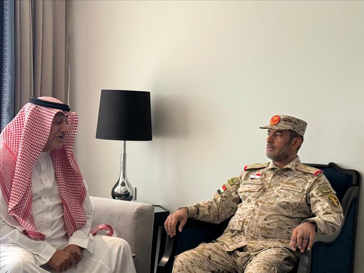 رئيس الأركان اليمني يبحث مع مدير مشروع "مسام" خطط تطهير الأراضي المحررة من الألغام