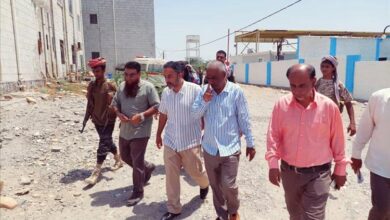 رئيس انتقالي أبين يزور مستشفى زنجبار ومركز العزل الصحي
