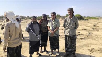 رئيس انتقالي أحور ومدير عام المديرية يشاركان في تشييع جثمان الفقيد الشاب ناصر عمر قفاز المسعدي