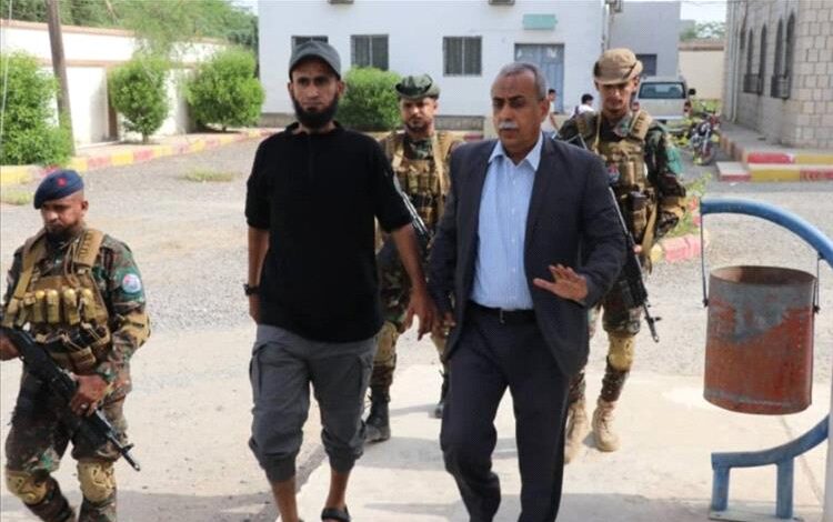رئيس جامعة أبين يستقبل الشنيني ويثمّن مبادرته بدعم كلية الشريعة بالطاقة الشمسية