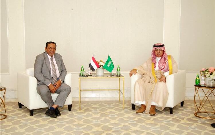 رئيس هيئة الطيران يبحث مع نظيره السعودي تعزيز التعاون بمجال الطيران المدني