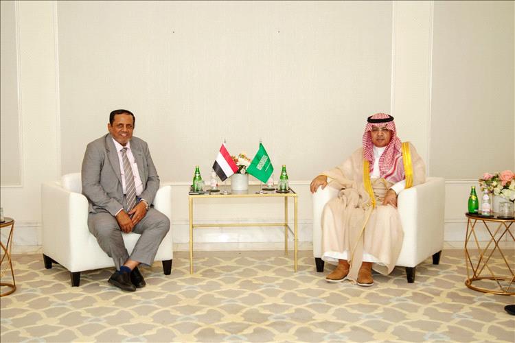 رئيس هيئة الطيران يبحث مع نظيره السعودي تعزيز التعاون بمجال الطيران المدني