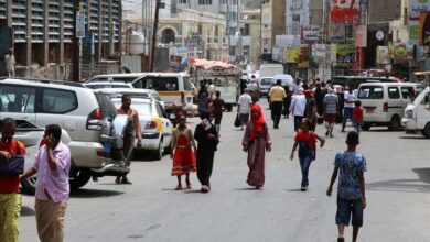 رطوبة خانقة وأجواء مرهقة تضرب مدينة عدن مع تزايد معاناة السكان