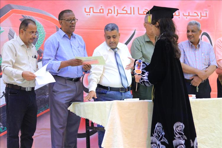 رياض ومدارس السلام الأهلية بعدن تحتفي بتخرج أوائل طلابها للعام الدراسي 2024 - 2025