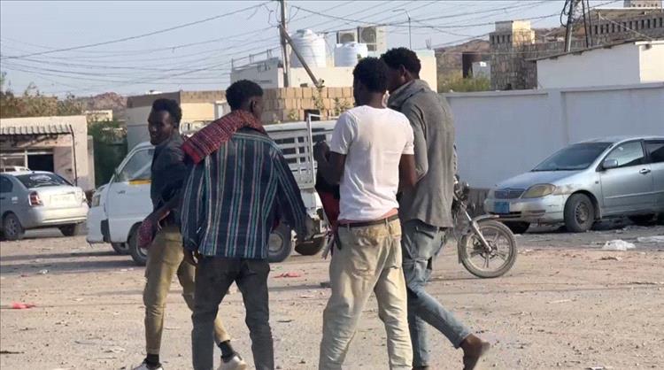 شبكات تهريب البشر في أبين.. ممرات بحرية غير شرعية وصمت أمني مريب