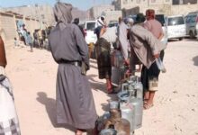 شبوة.. أزمة الغاز المنزلي تتفاقم عقب إغلاق محطات تعبئة المركبات في "عتق"