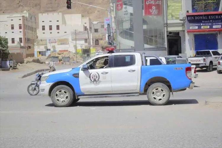 شرطة سيئون تضبط متهمَين بسرقة دراجة نارية دون وجود بلاغ عن الحادثة من مالكها