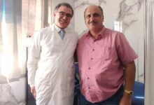 شيخ مشايخ الحوطة وتبن يشيد بـ د. أحمد أبو زامل: طبيب أعاد للطب قيمته الإنسانية