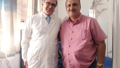 شيخ مشايخ الحوطة وتبن يشيد بـ د. أحمد أبو زامل: طبيب أعاد للطب قيمته الإنسانية