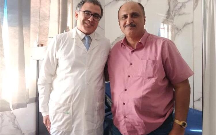 شيخ مشايخ الحوطة وتبن يشيد بـ د. أحمد أبو زامل: طبيب أعاد للطب قيمته الإنسانية