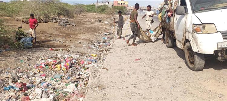 صندوق النظافة بأبين يواصل حملاته في مدينة شقرة الساحلية