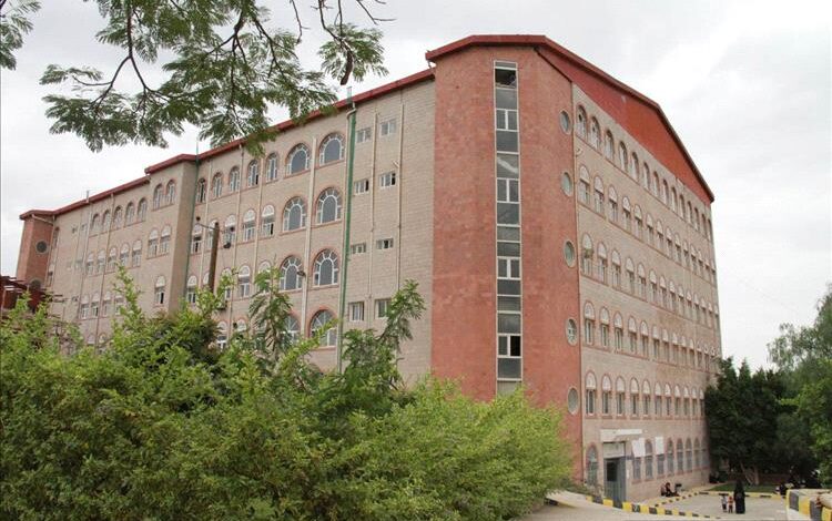 طلاب جامعة العلوم والتكنولوجيا - صنعاء يناشدون بإنصافهم: شهاداتنا الجامعية دون اعتماد رسمي وتجاهل يهدد مستقبلنا
