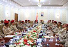 عدن: الفريق الركن الداعري يترأس اجتماعاً موسعاً لقيادة وزارة الدفاع ورؤساء الهيئات ومدراء الدوائر