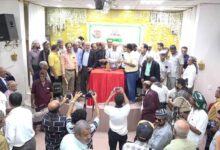 عدن تكرم البروفيسور قاسم الأصبحي تقديرًا لجهوده الإنسانية المتميزة