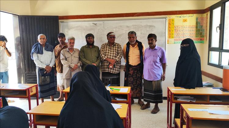 عضو الجمعية الوطنية والمدير العام ومدير التربية يدشّـنون اختبارات الثانوية العامة في يافع رصد