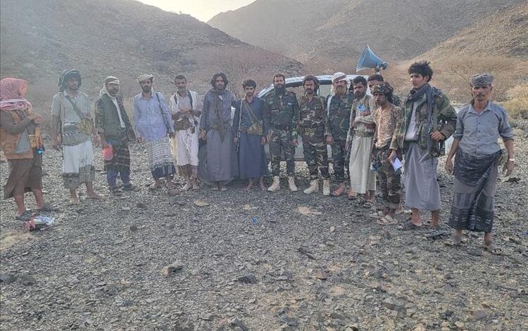 فريق التوجيه المعنوي بالقيادة العامة لقوات محور سبأ ينفّذ نزولًا ميدانيًا إلى المواقع القتالية للواء الثاني في مرخة العليا