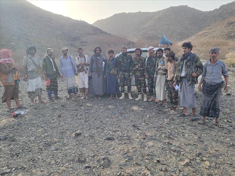 فريق التوجيه المعنوي بالقيادة العامة لقوات محور سبأ ينفّذ نزولًا ميدانيًا إلى المواقع القتالية للواء الثاني في مرخة العليا
