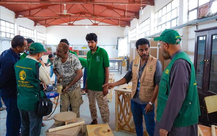 فريق مركز الملك سلمان للإغاثة يطلع على سير مشروع التمكين المهني لتحسين سبل العيش بمحافظة لحج