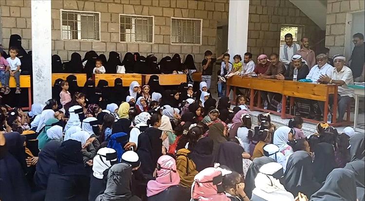 في حفل مميز.. تكريم أوائل الطالبات في مجمع البنات التربوي بيافع سرار