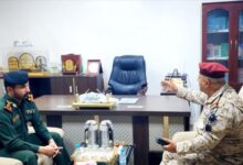 قائد المنطقة العسكرية الأولى يزور إدارة أمن حضرموت الوادي والصحراء لتعزيز الشراكة الأمنية