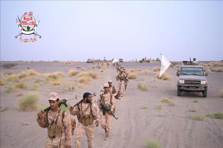 قوات العمالقة الجنوبية تنفذ مسيرًا تكتيكيًّا لتعزيز جاهزيتها القتالية