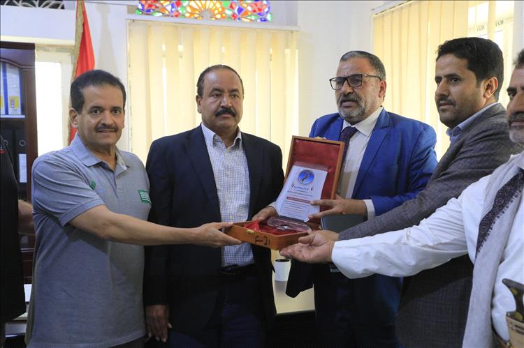 مؤتمر مأرب يُكرِّم مشروع مسام ويشيد بجهوده في نزع الألغام