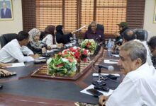 محافظ لحج يناقش مع اللجنة الوطنية للتحقيق أوضاع السجناء والسجون في المحافظة