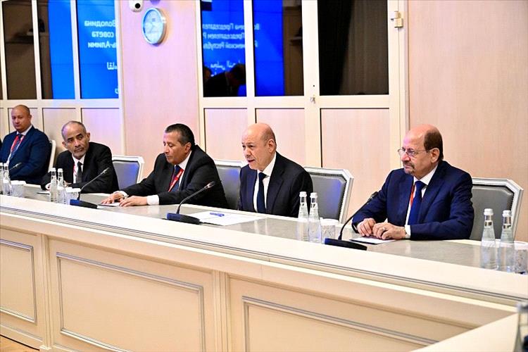 محلل سياسي: زيارة العليمي إلى موسكو تؤكد انفتاح قيادة الشرعية على مختلف القوى الدولية الفاعلة