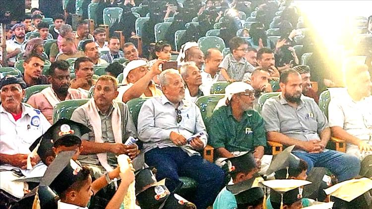 مدرسة سماء تبن بلحج تكرم أوائل طلابها بحفل ختامي مميز