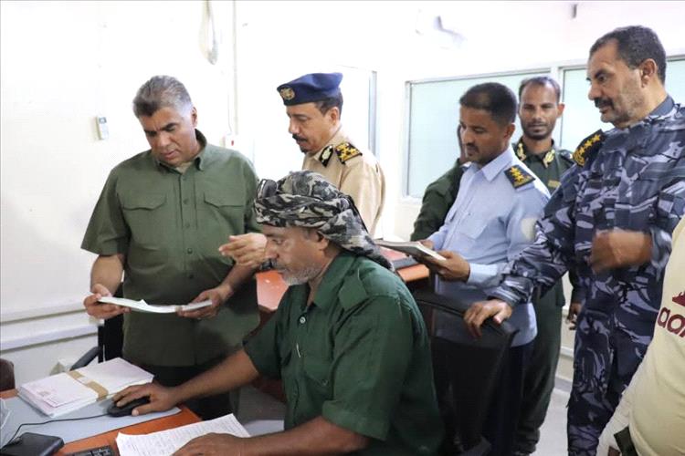 مدير أمن ساحل حضرموت يدشّن السجل المدني الإلكتروني