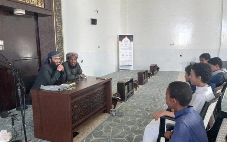مدير أوقاف عتق ومدير التحفيظ بالمحافظة يتفقدان مسجد الشافعي ومسجد خيران بعتق