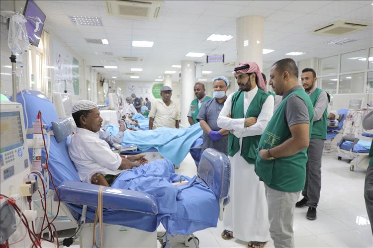 مدير المشروع يتابع سير العمل والتقرير الربعي السادس في مشروع تشغيل مركز فاطمة بابطين الطبي - سيئون