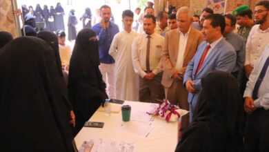 مدير الوسائل والتقنيات التعليمية بمكتب التربية والتعليم يطلع على معرض المهارات بكلية البنات جامعة سيئون