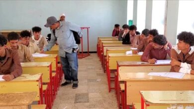 مدير تربية الحصين ورئيس قسم الشباب بالمجلس الانتقالي يزوران مركز حرير الامتحاني