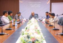 مدير تربية ساحل حضرموت يناقش إطلاق البرنامج التدريبي الخاص بتوظيف الذكاء الاصطناعي في قطاع التعليم