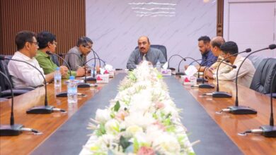 مدير تربية ساحل حضرموت يناقش إطلاق البرنامج التدريبي الخاص بتوظيف الذكاء الاصطناعي في قطاع التعليم