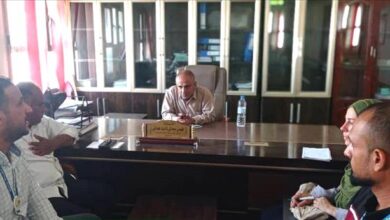 مدير تربية لحج يناقش تدخلات منظمة الإعانة الإسلامية الفرنسية لتعزيز التعليم بالمحافظة